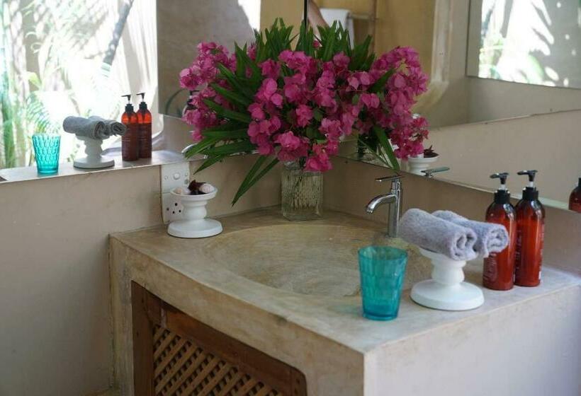 带花园景观的标准洋房, Five