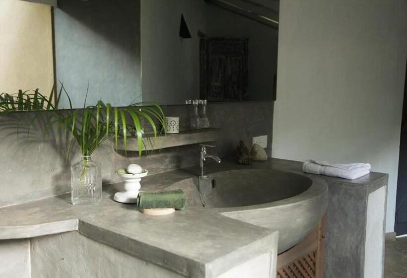 带花园景观的标准洋房, Five