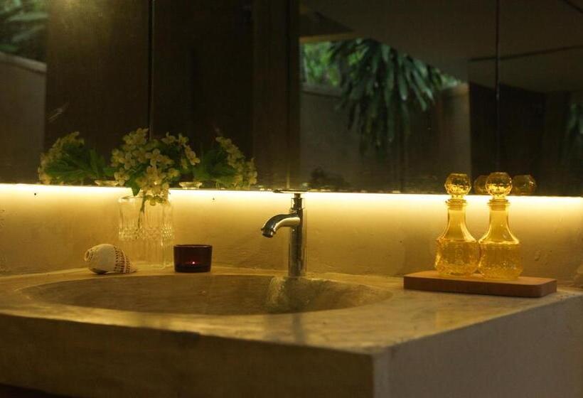 带花园景观的标准洋房, Five