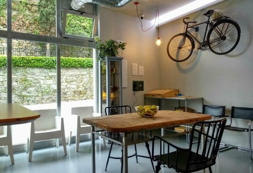 تختخواب در اتاق مشترک, Acolá Hostel