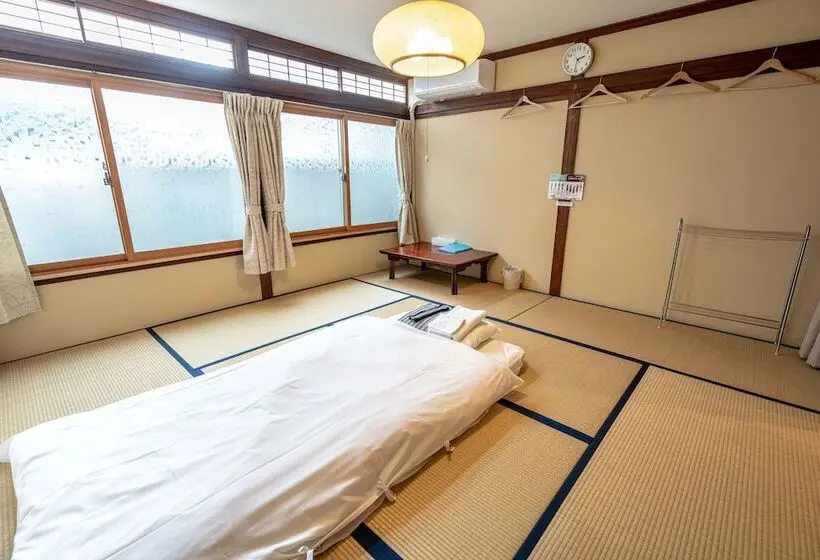 スタンダード4人部屋, 4s Stay Awaikeda Ekimae