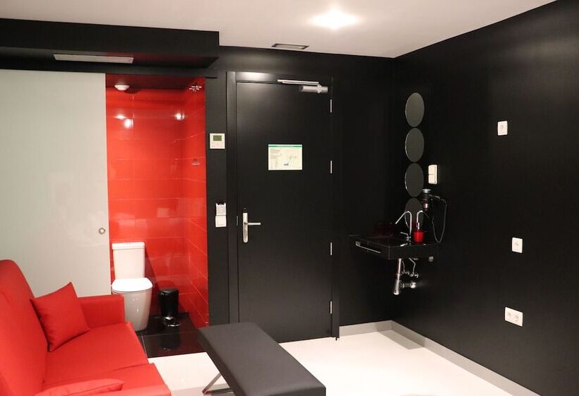 Superior Interior Room, Freedom