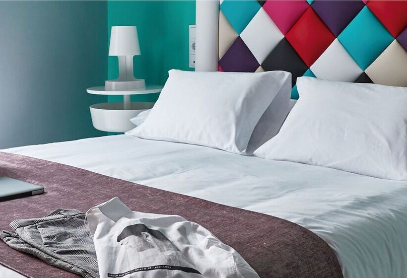 Superior Interior Room, Freedom