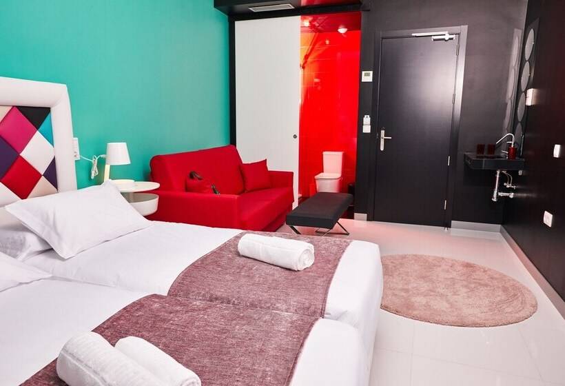 Superior Interior Room, Freedom