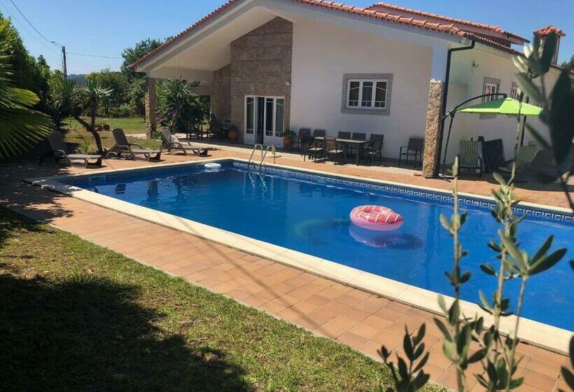 בית, 3 חדרי שינה, The Oak´s Wolf Country House