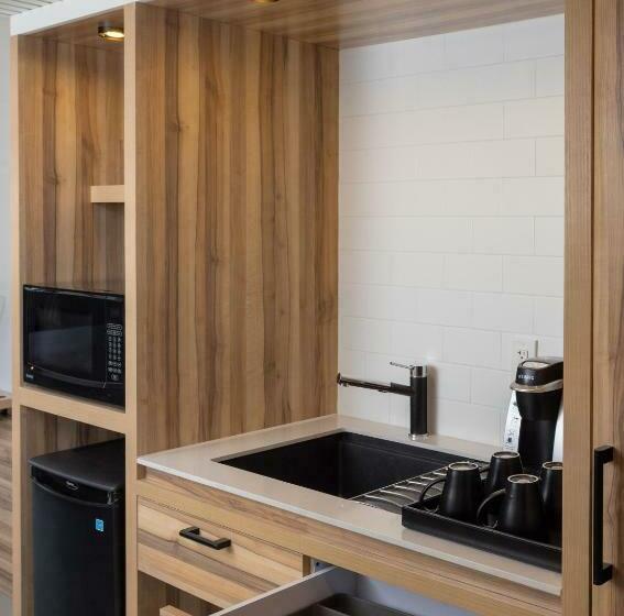 带大床的标准间, The Locale Hotel Grand Cayman