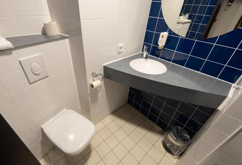 标准三人间, B&b Hotel Bremen überseestadt
