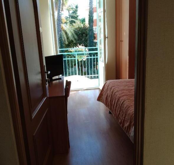 غرفة قياسية فردية, Lucciola