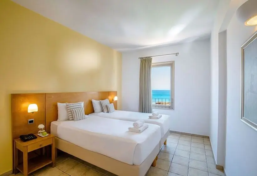 سوییت با چشم‌انداز جانبی دریا, Louis Althea Beach