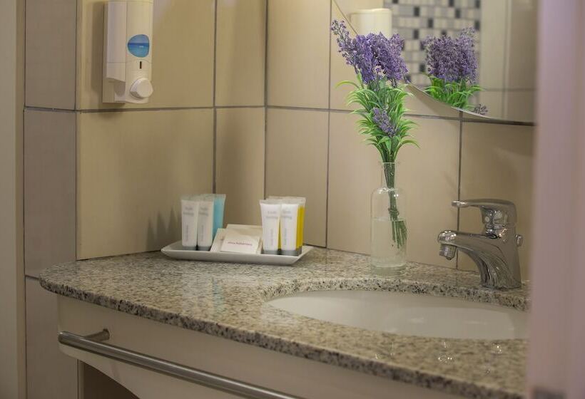 Люкс Боковой Вид на Море, Louis Althea Beach