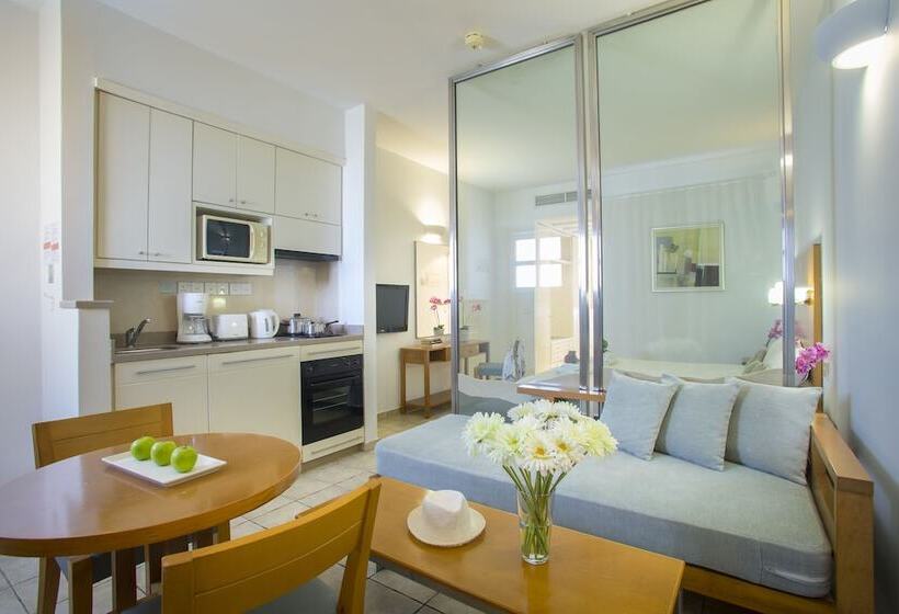 Студия Стандарт Вид на Море, Louis Althea Beach