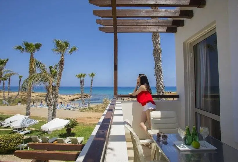 سوئیت 2 خوابه, Louis Althea Beach