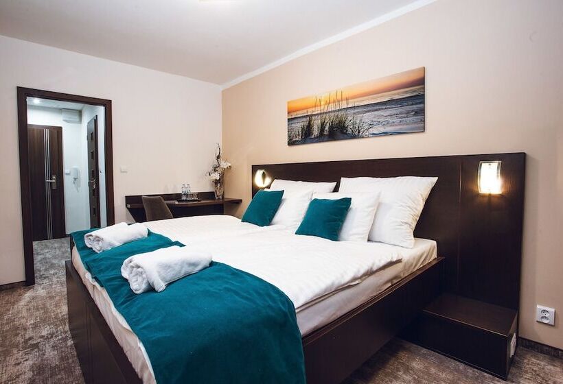 اتاق کلاس بیزنس, Crystal