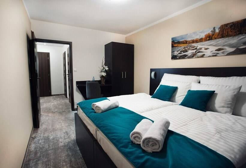 اتاق کلاس بیزنس, Crystal