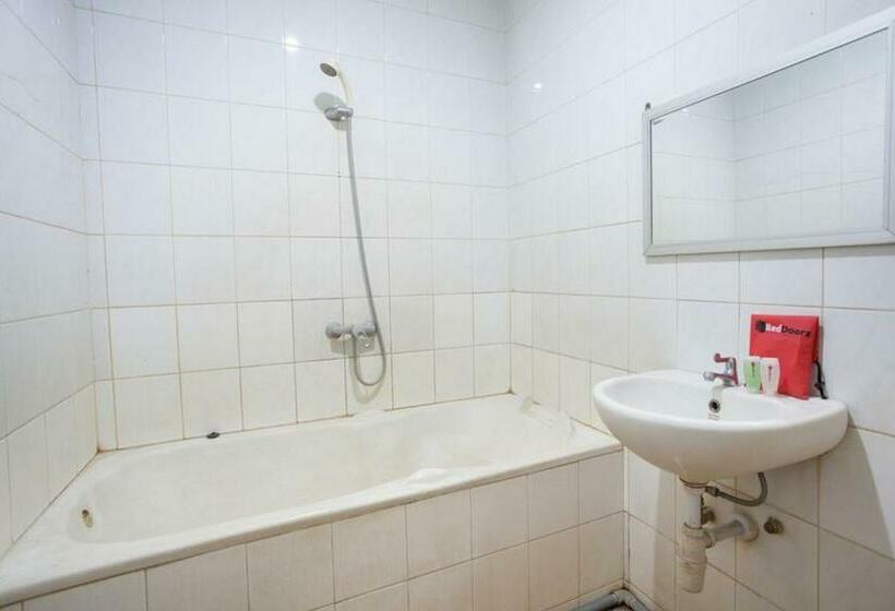 Люкс, Reddoorz @ Urip Sumoharjo