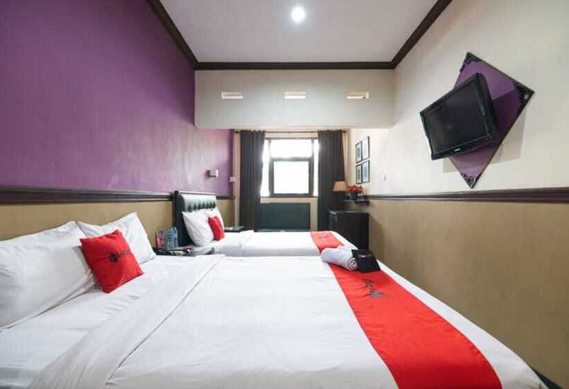 Люкс, Reddoorz @ Urip Sumoharjo