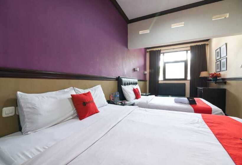 Люкс, Reddoorz @ Urip Sumoharjo