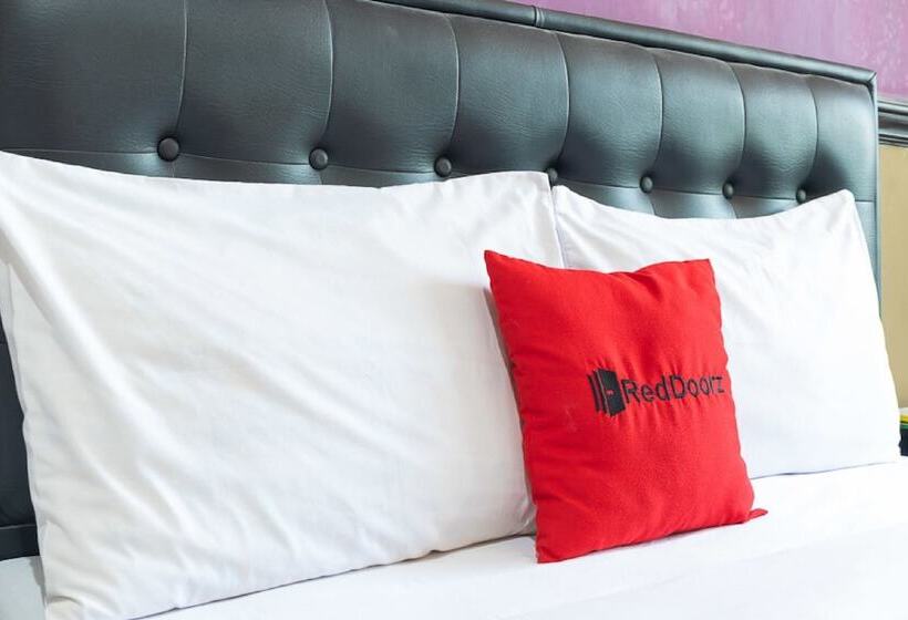 Номер Economy, Reddoorz @ Urip Sumoharjo