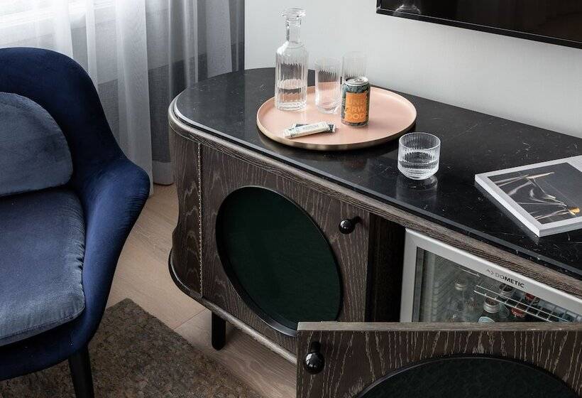 جناح, Woodlark Hotel Portland