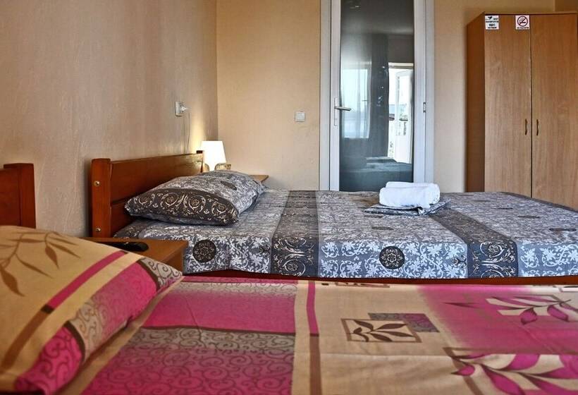 اتاق لوکس سه تخته, Pivdenna Sofia