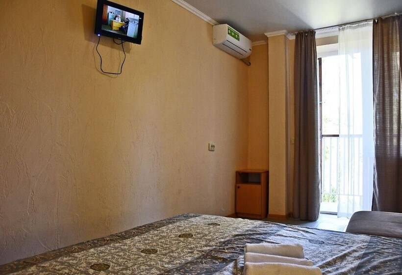 اتاق لوکس سه تخته, Pivdenna Sofia