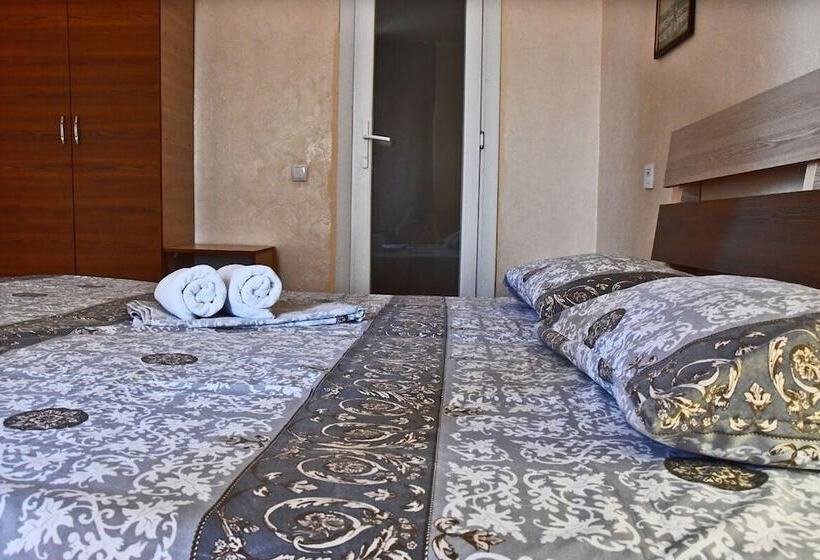 اتاق لوکس با چشمانداز دریا, Pivdenna Sofia