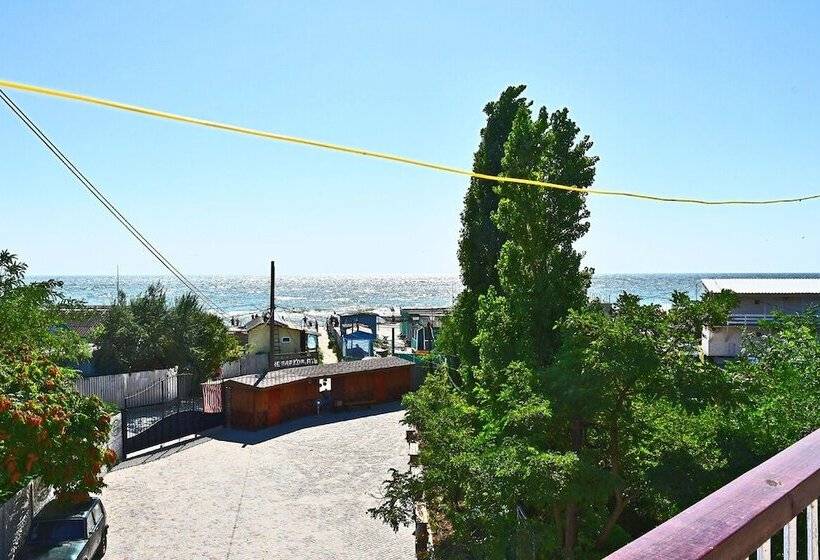 اتاق لوکس با چشم‌انداز دریا, Pivdenna Sofia
