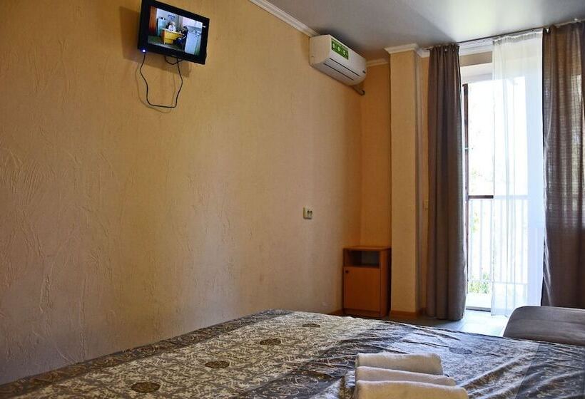 اتاق لوکس سه تخته, Pivdenna Sofia