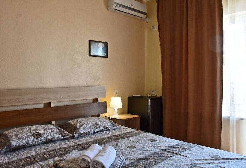 اتاق لوکس با چشم‌انداز دریا, Pivdenna Sofia