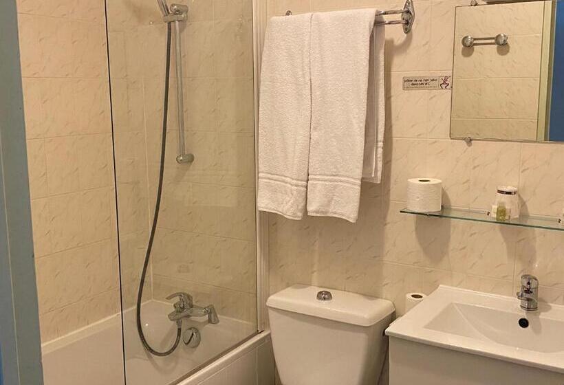 חדר סטנדרט, Hôtel Les Trois Maures