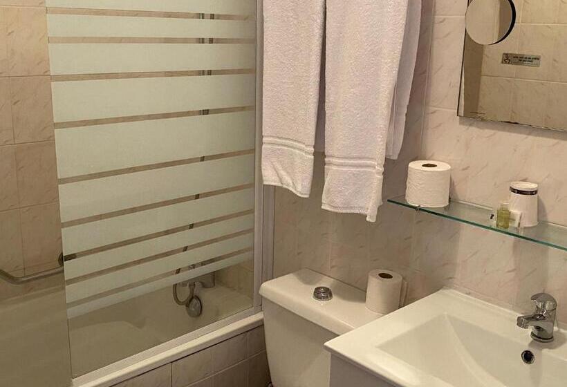 חדר סטנדרט, Hôtel Les Trois Maures