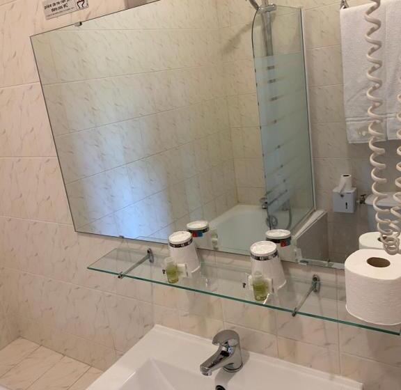 חדר סטנדרט, Hôtel Les Trois Maures