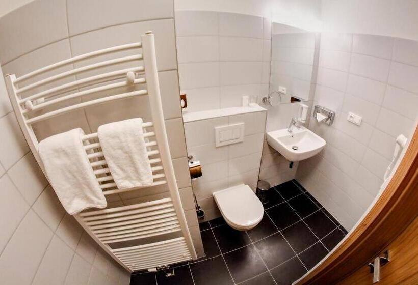 غرفة قياسية فردية, Koflík