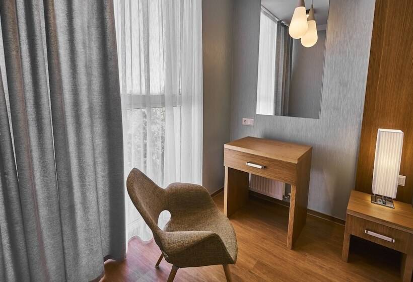 اتاق سوپریور, Light