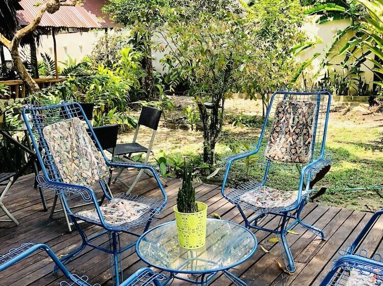 חדר קומפורט לשלושה, Madreselva