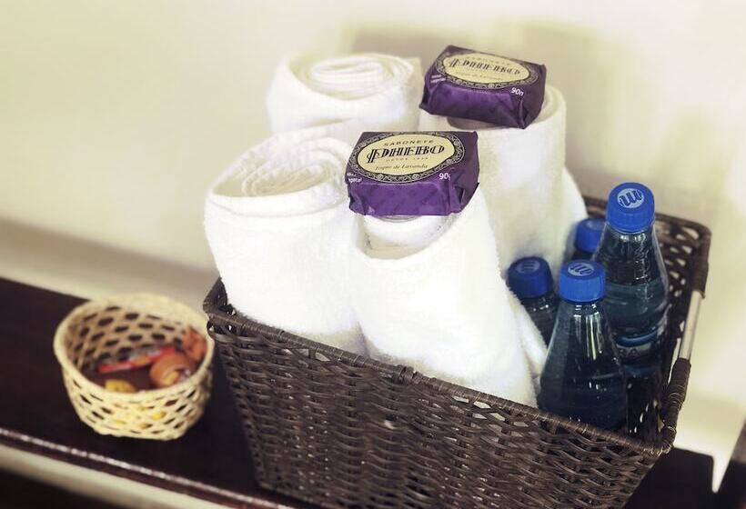 חדר קומפורט לשלושה, Madreselva