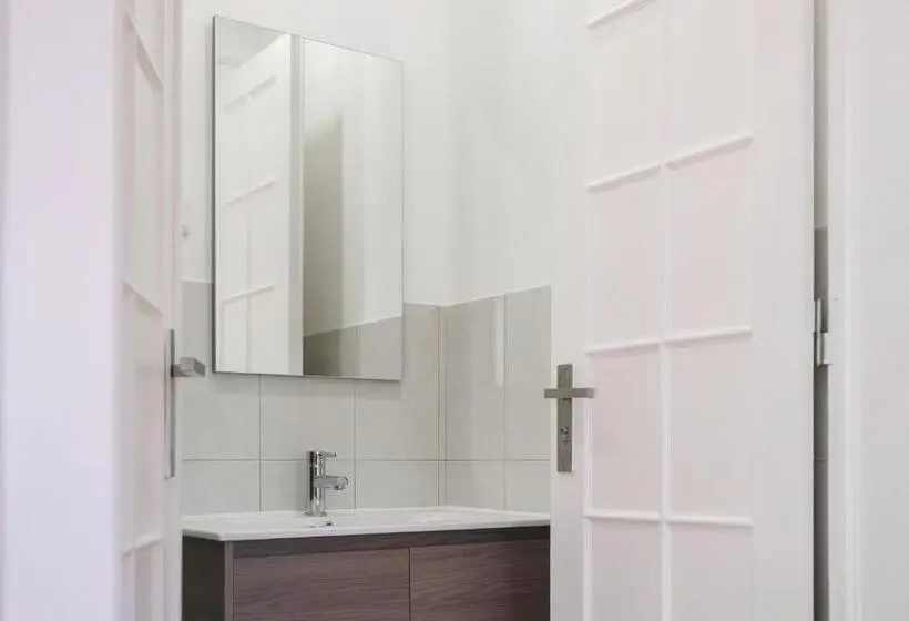سوئیت با بالکن, 4u Lisbon Airport Suites