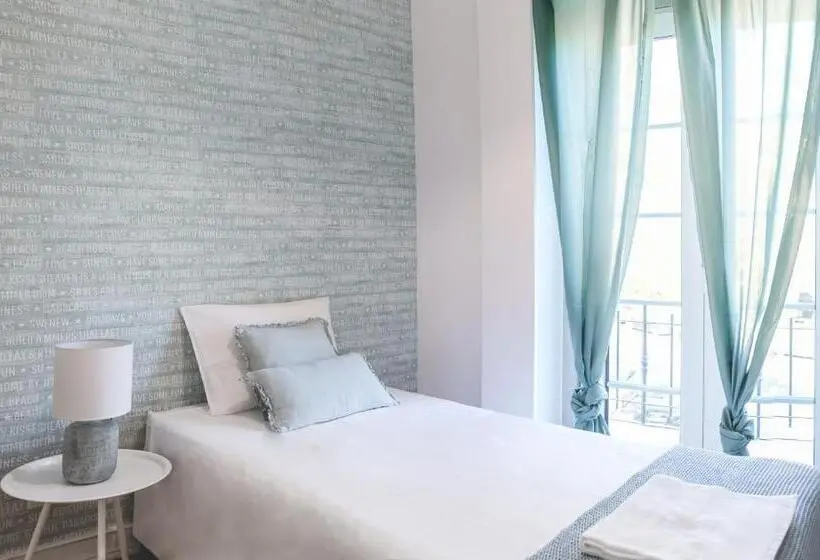 سوییت جونیور با بالکن, 4u Lisbon Airport Suites