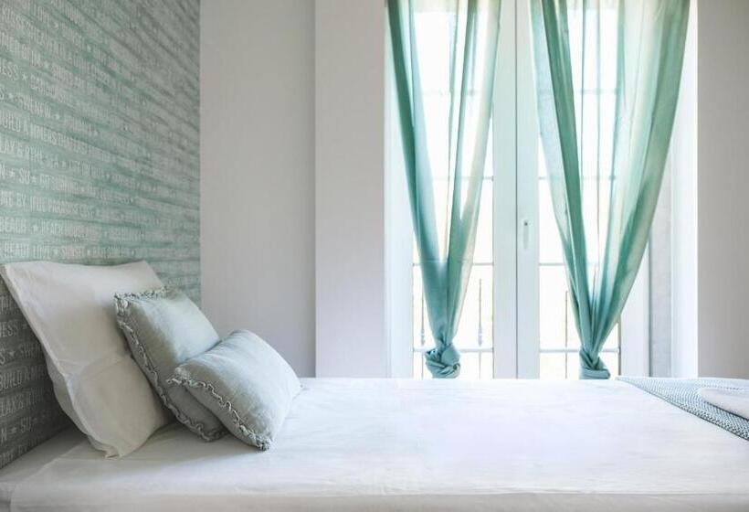 سوییت جونیور با بالکن, 4u Lisbon Airport Suites