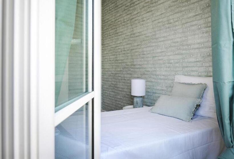 سوییت جونیور با بالکن, 4u Lisbon Airport Suites