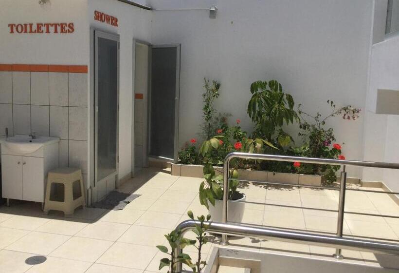 Bed in een Gedeelde Kamer, Antares Paracas