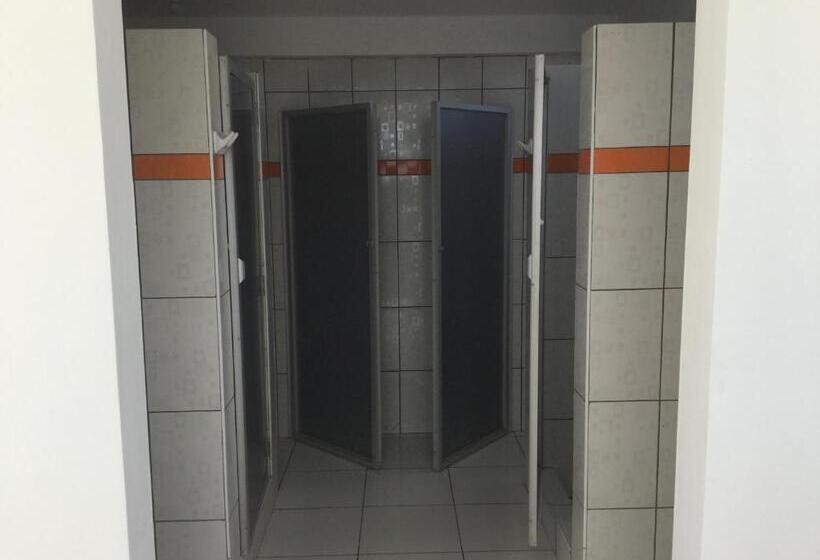 Bed in een Gedeelde Kamer, Antares Paracas