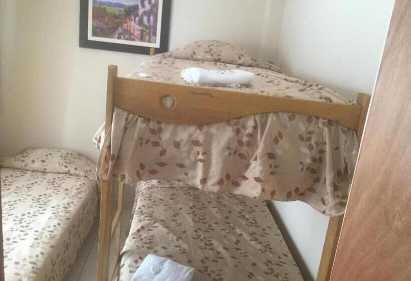 Cama em Quarto Compartilhado, Antares Paracas