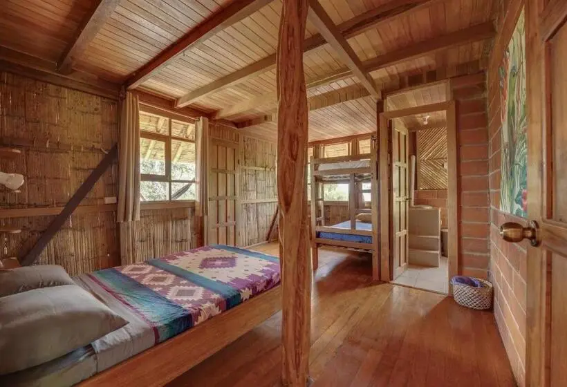 اتاق ساده سه‌ نفره, Hostal Pakay