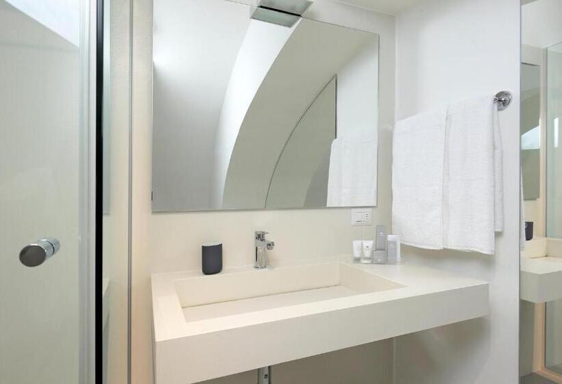 اتاق خانوادگی, B&bari, Via Cairoli