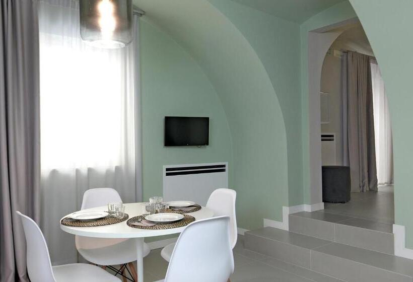 اتاق خانوادگی, B&bari, Via Cairoli