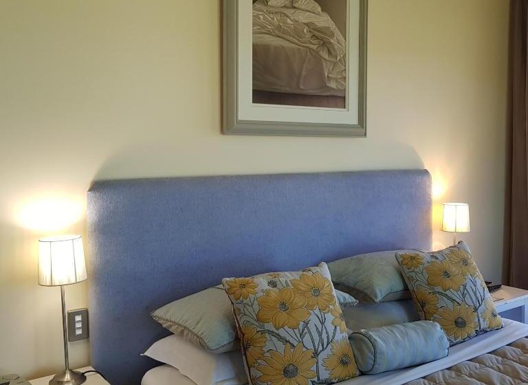 اتاق لوکس با تخت بزرگ, Hawkdun Rise Vineyard & Accommodation