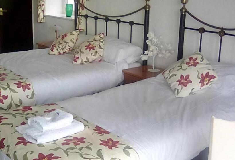 Standard Triple Room, The Braeside Families And Couples