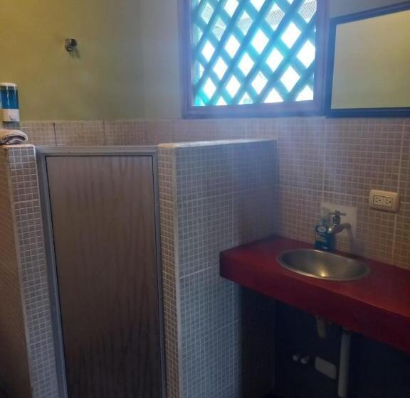 浴室共有ベーシックルーム, Pagalù Hostel