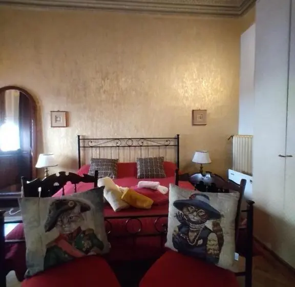 اتاق خانوادگی, B&b Amarantha Gothica Genoa